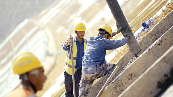 惠河高速改扩建项目全面复工复产现场。 惠河高速改扩建项目全面复工复产现场。
